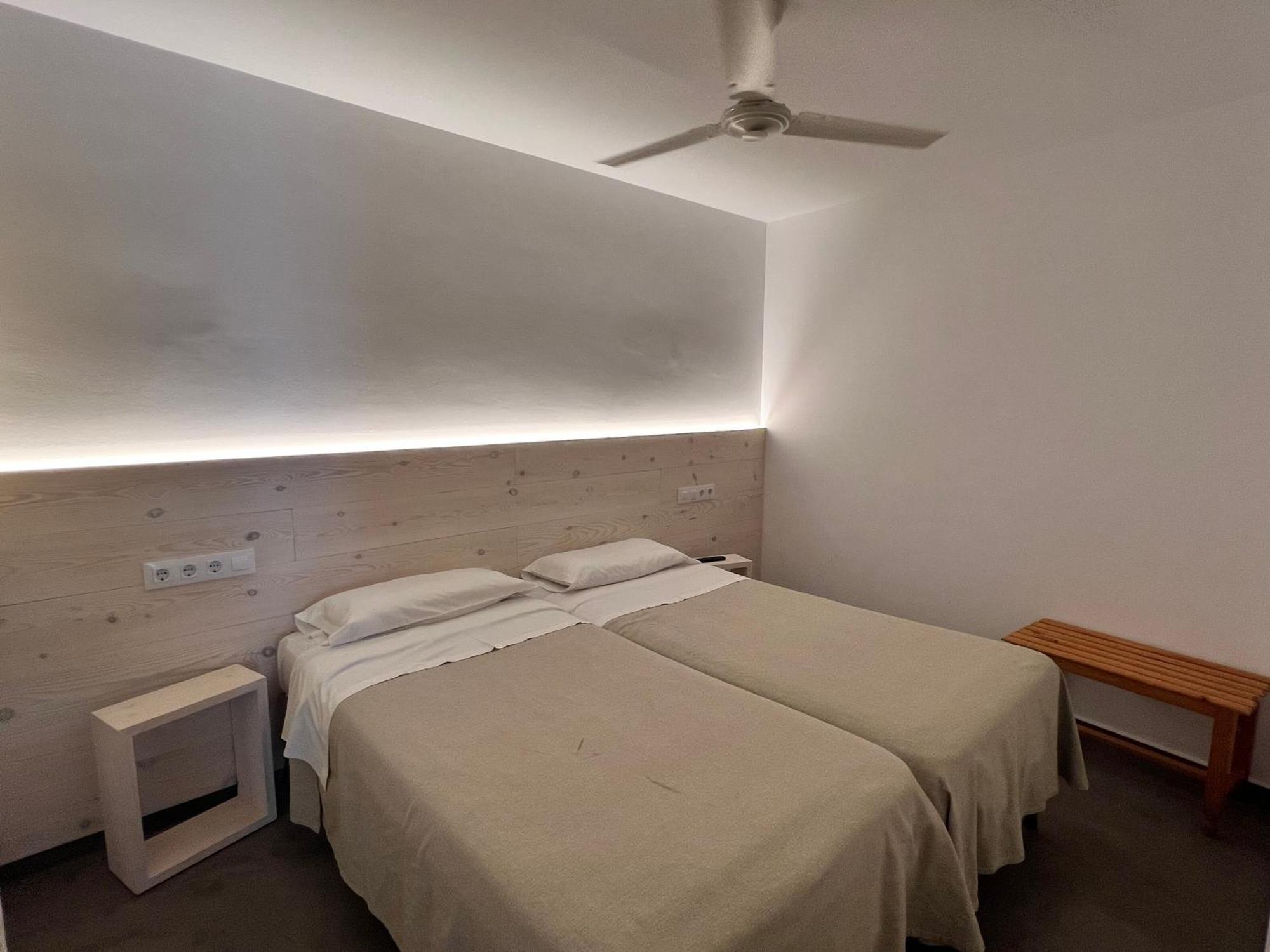 Hostal ROM Familiar Rosas Exterior foto