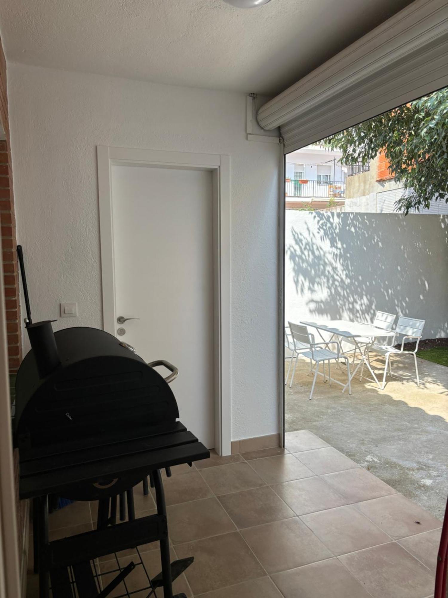 Hostal ROM Familiar Rosas Exterior foto