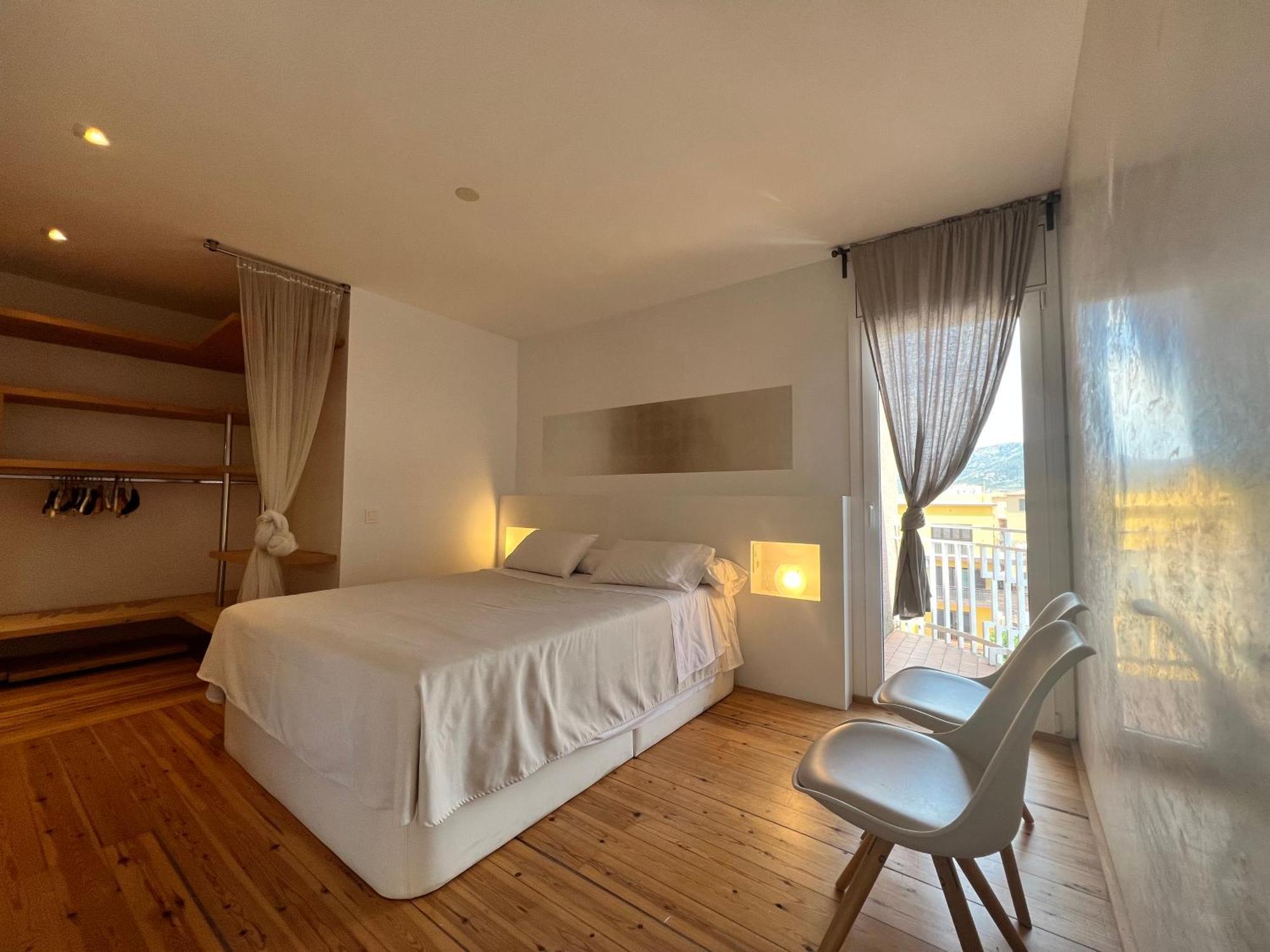 Hostal ROM Familiar Rosas Exterior foto